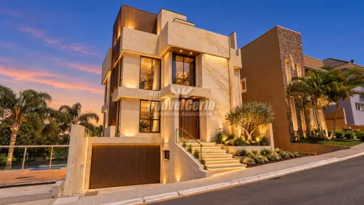 Casa de Condomínio com 3 Quartos à venda, 326m² no Santa Cândida, Curitiba