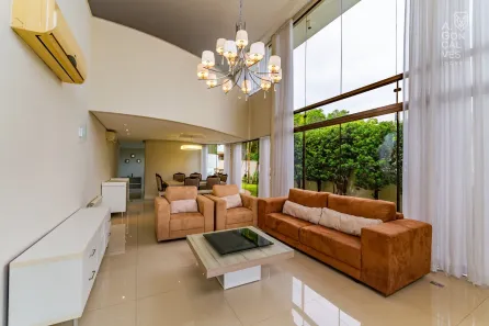 Casa de Condomínio com 4 Quartos para alugar, 550m² no Campo Comprido, Curitiba