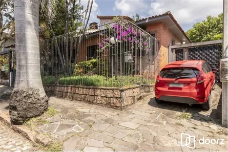 Casa com 4 Quartos à venda, 250m² no Três Figueiras, Porto Alegre