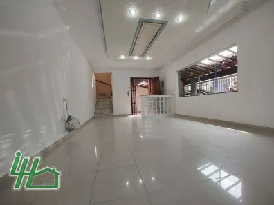 Sobrado com 3 Quartos à venda, 224m² no Vila Pinheirinho, Santo André