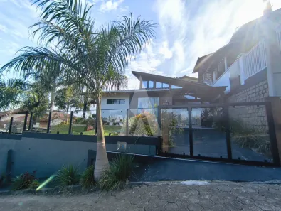 Casa com 3 Quartos para alugar, 215m² no Itaum, Joinville