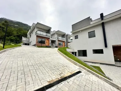 Casa com 3 Quartos à venda, 138m² no Golfe, Teresópolis