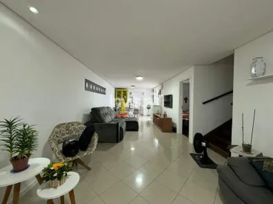 Casa com 4 Quartos à venda, 195m² no Campo Grande, Santos