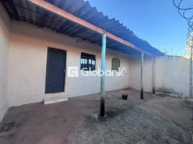 Casa com 2 Quartos à venda, 125m² no Carmelo, Montes Claros