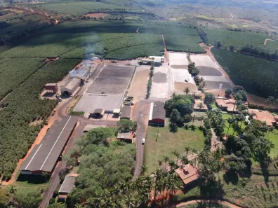 Fazenda/Sítio com 4 Quartos à venda, 150m² no , Piumhi
