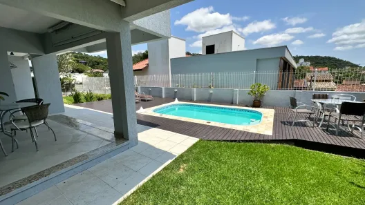 Sobrado com 4 Quartos à venda, 310m² no Cabeçudas, Itajaí