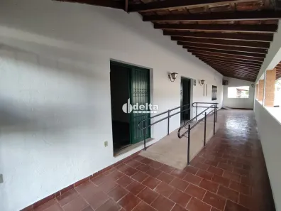 Casa com 4 Quartos para alugar, 200m² no Lídice, Uberlândia