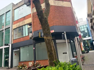 Prédio Comercial com 3 Quartos à venda, 180m² no Condomínio Centro Comercial Alphaville, Barueri
