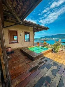 Sobrado com 3 Quartos à venda, 190m² no Itaguassú, Ilhabela
