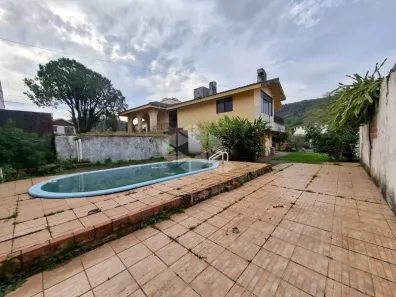 Casa com 3 Quartos para alugar, 229m² no Itararé, Santa Maria