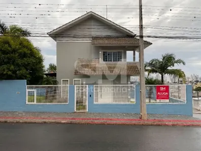 Casa com 3 Quartos para alugar, 197m² no Bela Vista, Chapecó