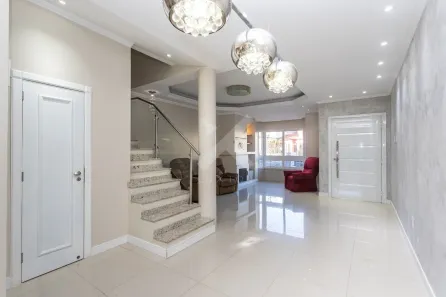 Casa com 4 Quartos à venda, 226m² no Chácara das Pedras, Porto Alegre