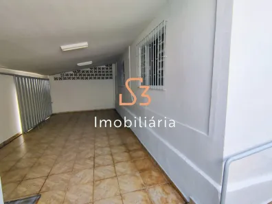 Casa com 4 Quartos para alugar, 200m² no Nossa Senhora Aparecida, Uberlândia