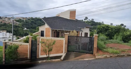 Casa com 4 Quartos à venda, 410m² no Centro, Caxambu