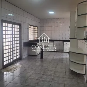 Casa com 3 Quartos para alugar, 250m² no Santa Mônica, Uberlândia