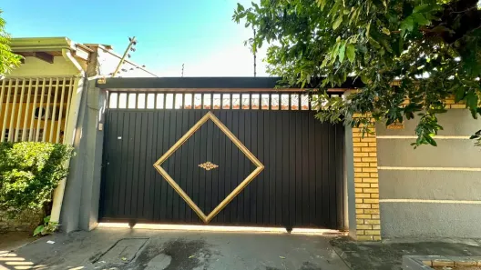 Casa com 3 Quartos para alugar, 181m² no Jardim Petrópolis, Cuiabá