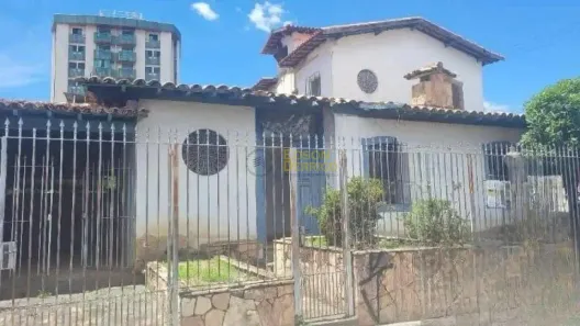 Sobrado com 4 Quartos à venda, 256m² no Centro, Pindamonhangaba