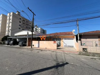 Casa com 5 Quartos à venda, 300m² no Barreiros, São José