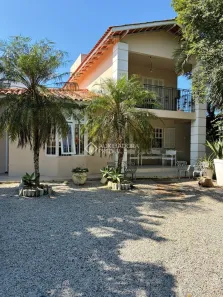 Casa com 3 Quartos para alugar, 260m² no Campeche, Florianópolis