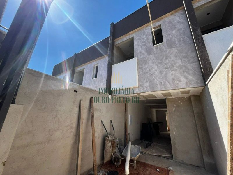 Casa com 3 quartos — Santa Amélia, Belo Horizonte