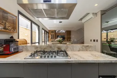 Casa de Condomínio com 3 Quartos à venda, 266m² no Santo Inácio, Curitiba