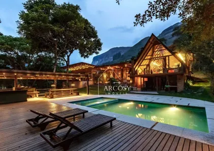 Casa de Condomínio com 4 Quartos à venda, 600m² no Samambaia, Petrópolis