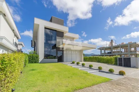 Casa de Condomínio com 4 Quartos para alugar, 600m² no Centro, Camboriú