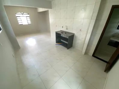 Casa com 2 Quartos para alugar, 70m² no Carajás, Contagem