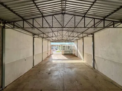 Galpão/Depósito/Armazém para venda ou aluguel, 379m² no Marta Helena, Uberlândia