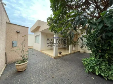 Casa com 6 Quartos à venda, 450m² no Centro, Uberlândia