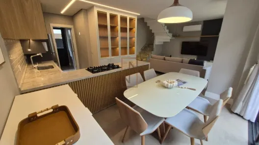 Sobrado com 4 Quartos à venda, 175m² no Xaxim, Curitiba