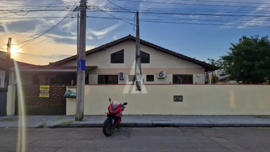 Casa com 3 Quartos à venda, 190m² no Boa Vista, Joinville