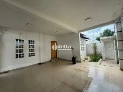 Casa com 3 Quartos à venda, 235m² no Morada da Colina, Uberlândia