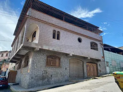 Sobrado com 5 Quartos à venda, 300m² no Carijós, Conselheiro Lafaiete