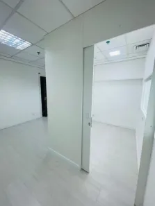 Sala Comercial para alugar, 43m² no Jardim das Acácias, São Paulo