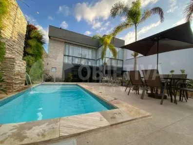 Casa com 4 Quartos para alugar, 373m² no Cidade Jardim, Uberlândia