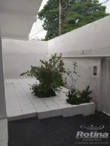 Casa com 3 Quartos para alugar, 280m² no Fundinho, Uberlândia