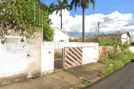 Lote/Terreno à venda, 298m² no Saraiva, Uberlândia
