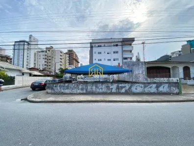 Lote/Terreno à venda, 305m² no Trindade, Florianópolis