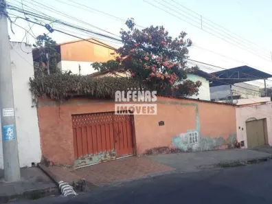 Casa com 5 Quartos à venda, 320m² no Glória, Contagem