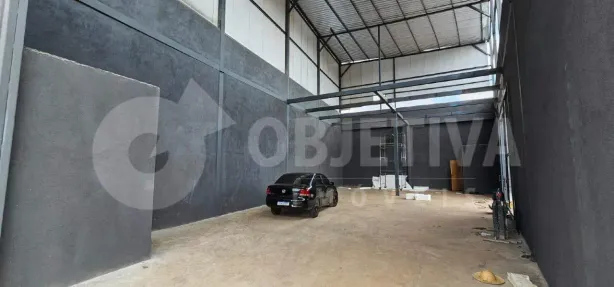 Galpão/Depósito/Armazém para alugar, 300m² no Bom Jesus, Uberlândia