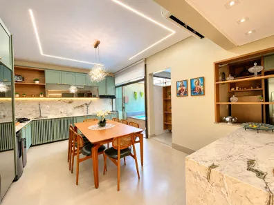 Sobrado com 3 Quartos à venda, 237m² no Jardim Planalto, Goiânia