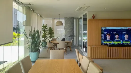 Apartamento com 2 Quartos para alugar, 186m² no Moema, São Paulo