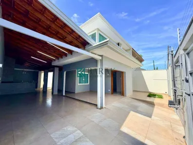 Sobrado com 3 Quartos à venda, 200m² no Parque das Laranjeiras, Maringá