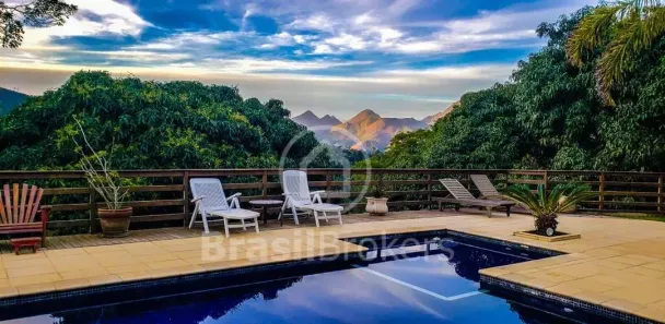 Imóvel Comercial com 9 Quartos à venda, 1200m² no Itaipava, Petrópolis