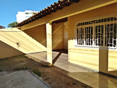 Casa com 3 Quartos à venda, 200m² no Santa Mônica, Uberlândia