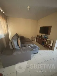 Casa com 2 Quartos à venda, 43m² no Loteamento Residencial Pequis, Uberlândia