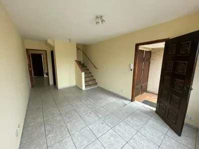 Sobrado com 2 Quartos à venda, 80m² no Jardim Guayana, Taboão da Serra