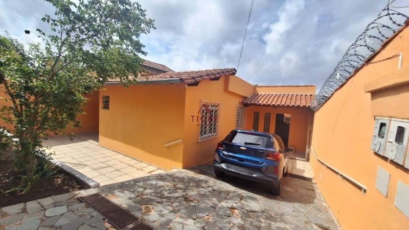 Casa com 2 quartos — Santa Mônica, Belo Horizonte