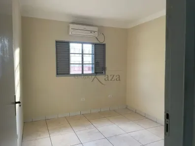 Casa com 3 Quartos para alugar, 226m² no Vila Tatetuba, São José dos Campos